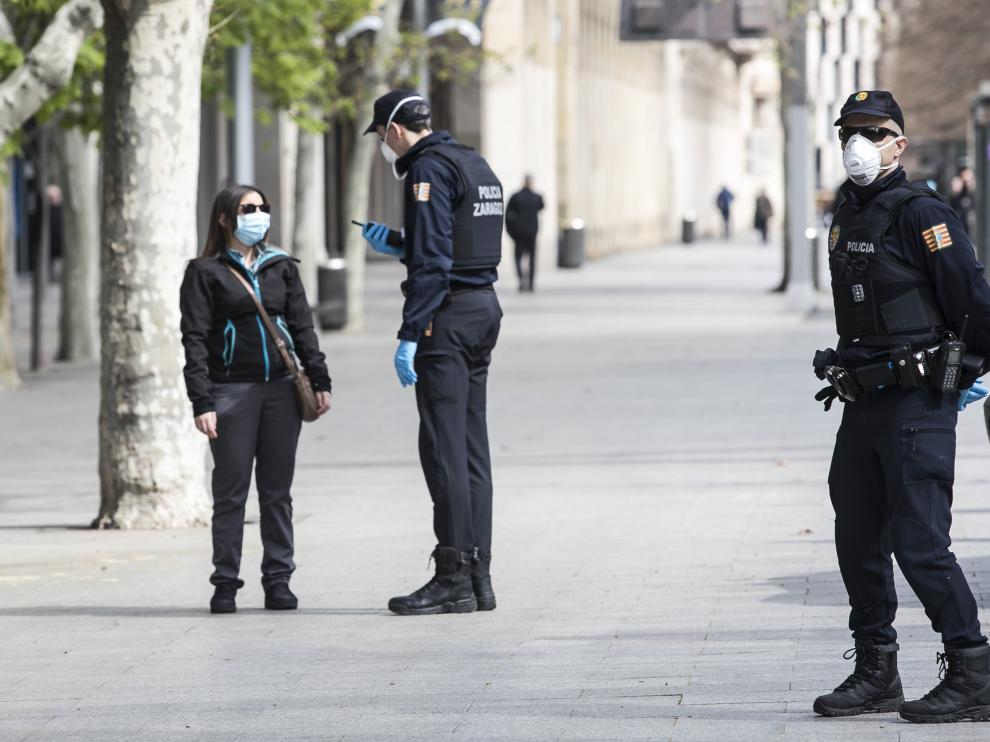 Las Fuerzas y Cuerpos de Seguridad incrementan estos días su presencia en calles, vías y carreteras para evitar desplazamientos no permitidos