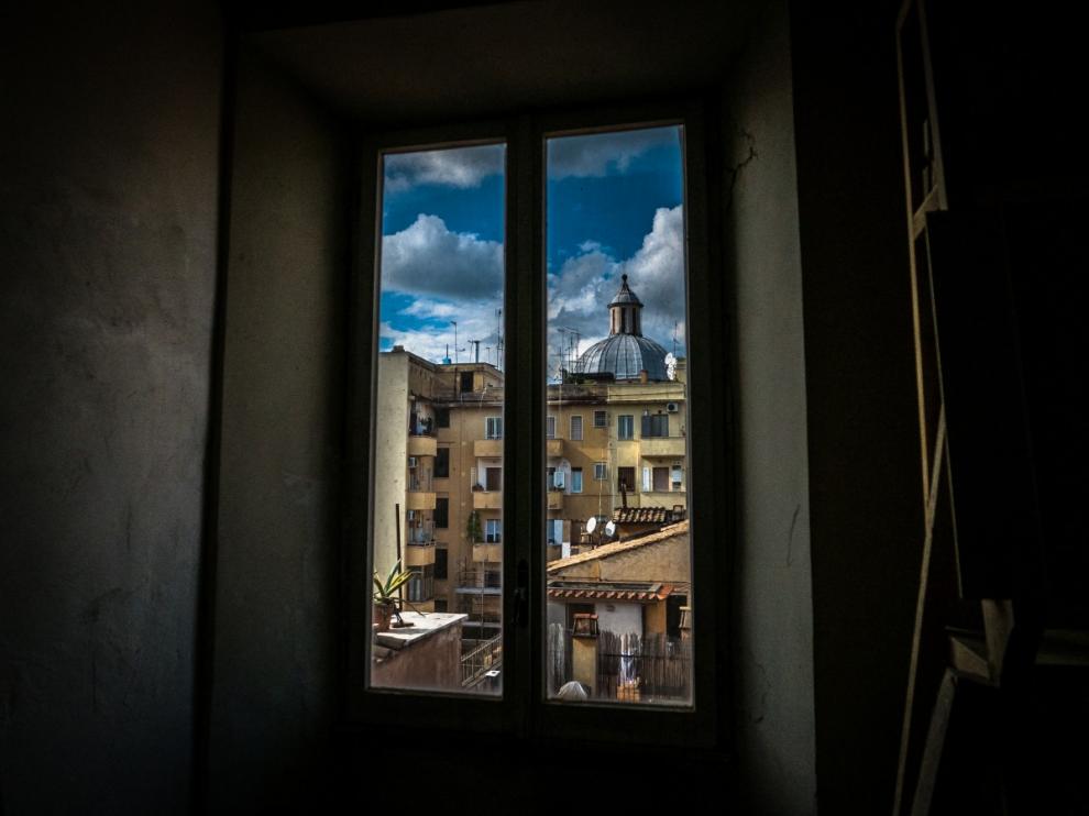 Cielo con nubes, visto desde la ventana