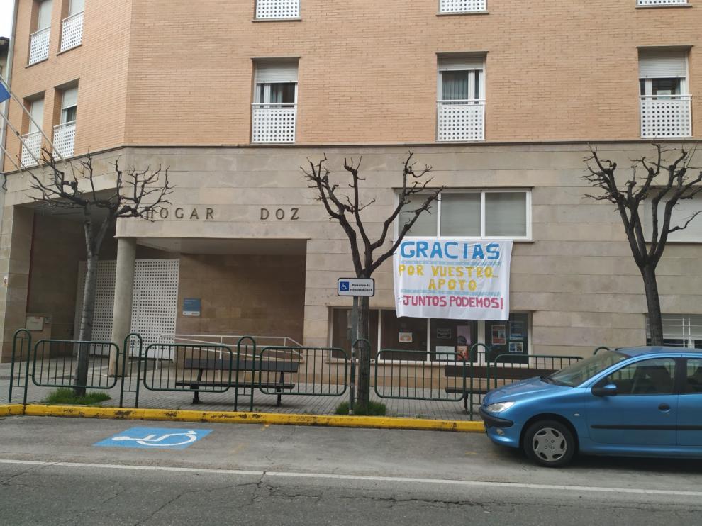 El Hogar Doz de Tarazona ha colgado una pancarta agradeciendo las numerosas muestras de solidaridad y apoyo de los turiasonenses.