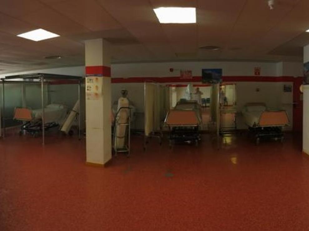 En el gimnasio de rehabilitación se han habilitado camas para ampliar la capacidad del hospital San Jorge.