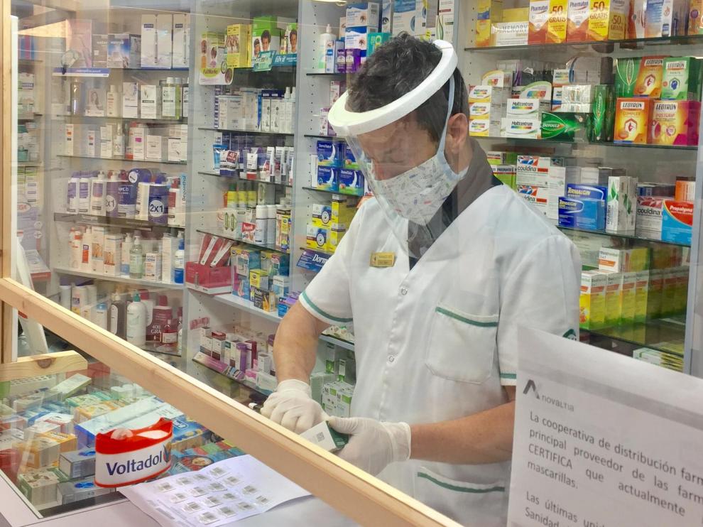 En la farmacia Mingarro de Huesca, y en otras, ya utilizan estas pantallas.
