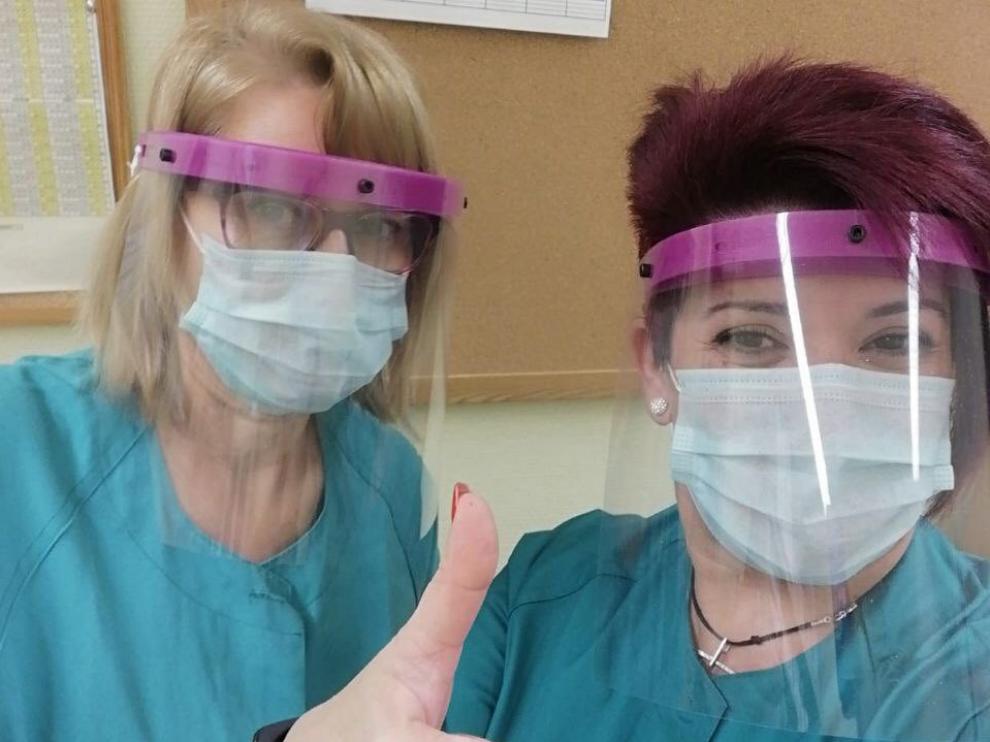 Los ‘makers’ prefieren que en la foto salgan ellos: los sanitarios.