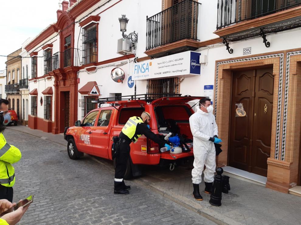 La UME desinfecta la residencia de mayores de El Viso tras varios casos de positivo en el centro