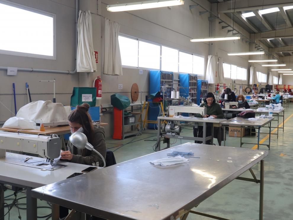 Atades y ARPA fabrican mascarillas para hospitales y residencias