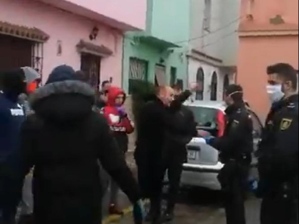 Dos detenidos en Cádiz por apedrear a policías que custodian a los ancianos de una residencia