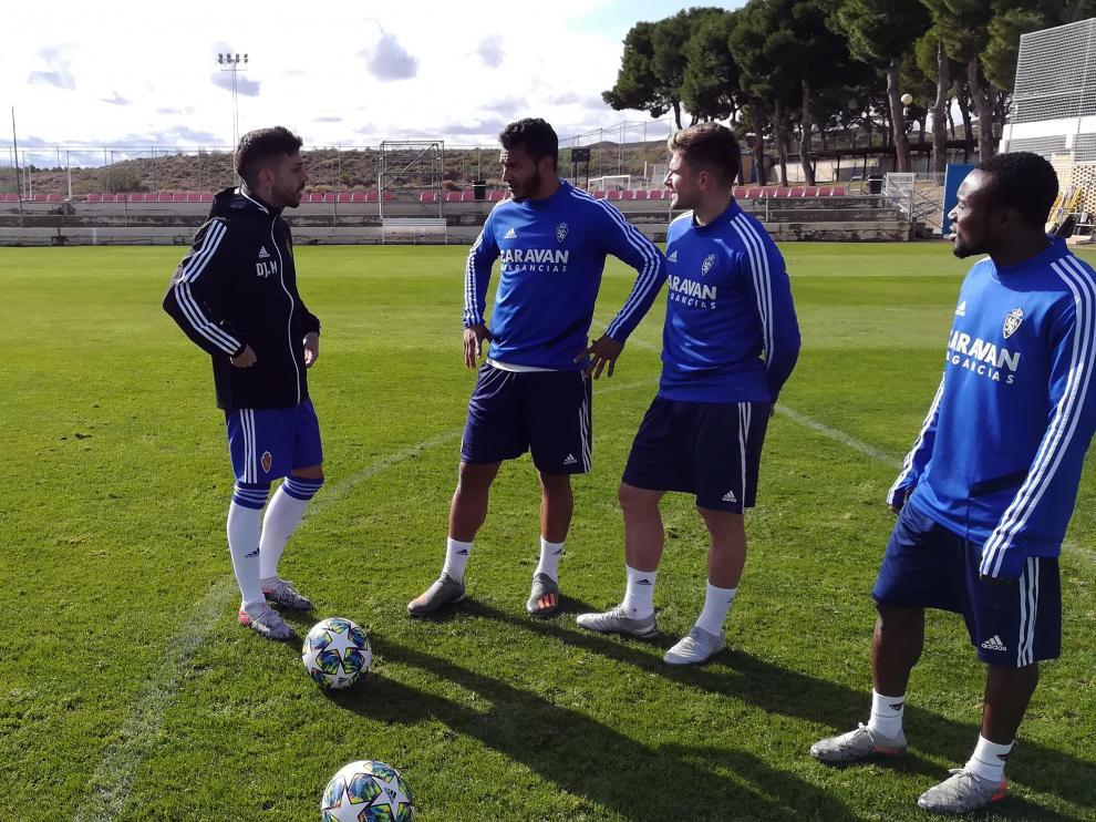 El 'gamer' Dj Mario charla con Luis Suárez, Guti e Igbekeme en la Ciudad Deportiva.