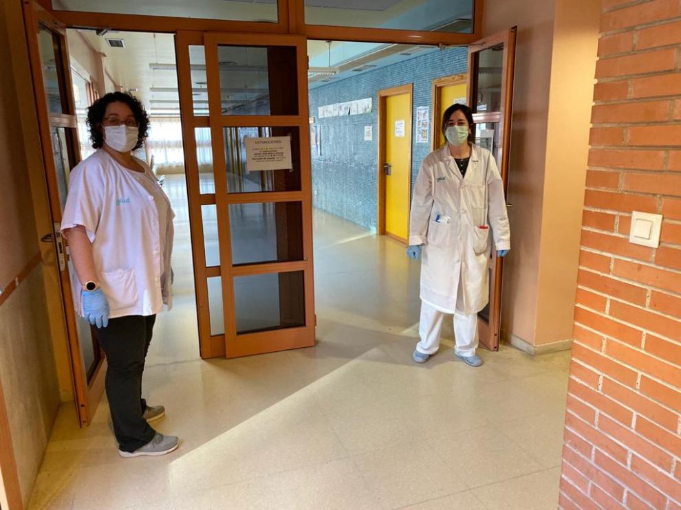 Una imagen del personal sanitario protegido con mascarillas en el Centro de Salud de Utebo.