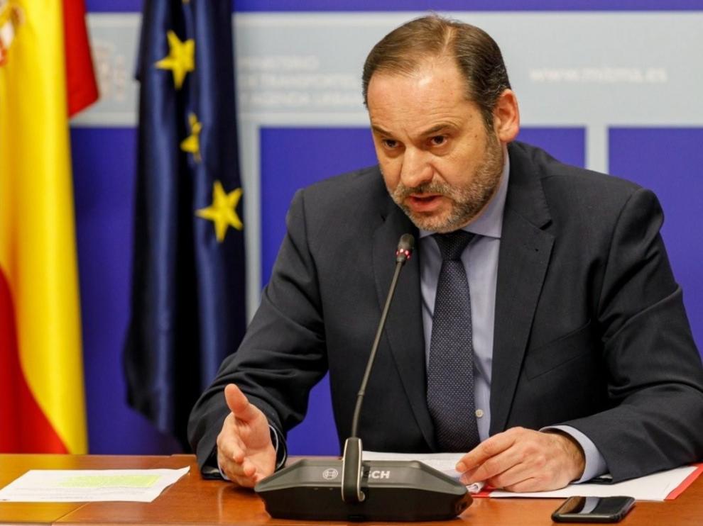 Ábalos pide apoyo a los delegados del Gobierno para abrir hoteles a trabajadores de servicios esenciales