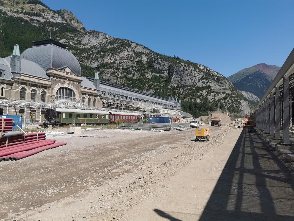 Explanada de la estación de Canfranc.