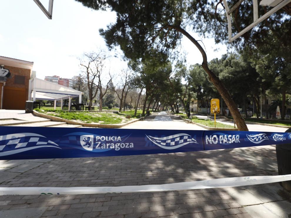 El Parque Grande y el Pignatelli, con todos los accesos cerrados en la mañana de este viernes.