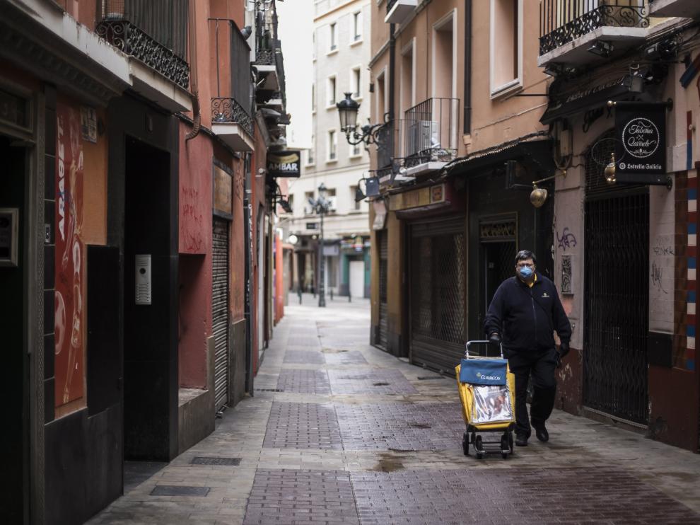 Cartero en el centro de Zaragoza.