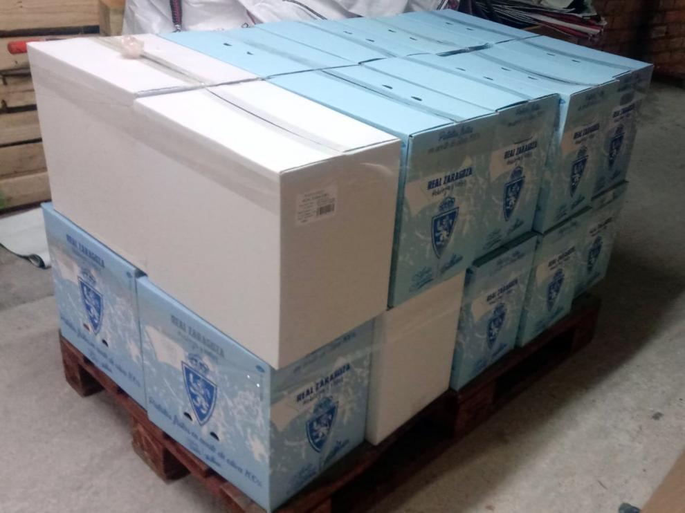 Uno de los palés con productos entregados por el Real Zaragoza