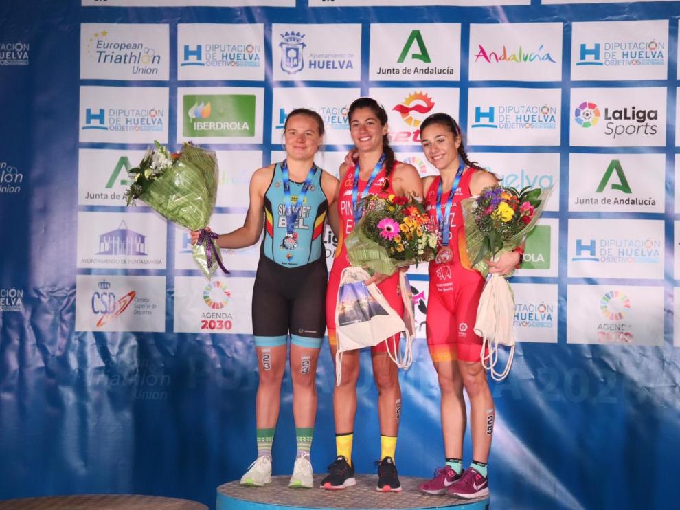 Marta Pintanel en lo más alto del podio en el campeonato de Europa sub-23.