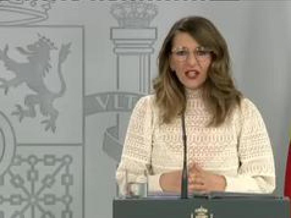La ministra de Trabajo explica que habrá que recuperar las horas antes del fin de año