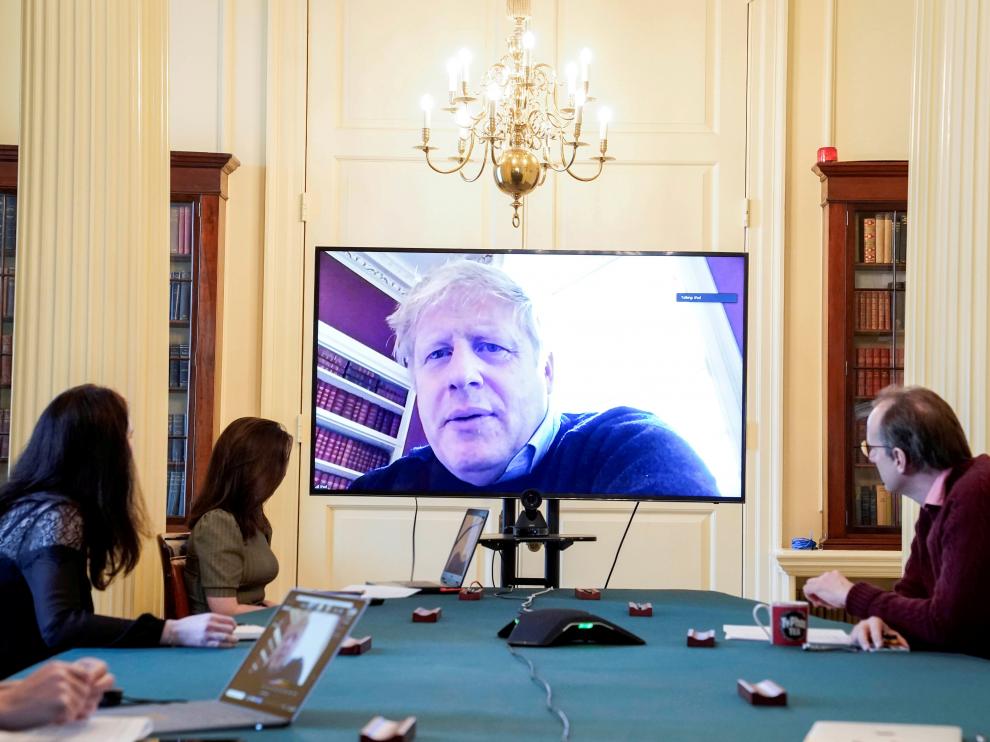 Boris Johnson, este sábado, en una conferencia desde su casa, donde esta en cuarentena al haber dado positivo en coronavirus.