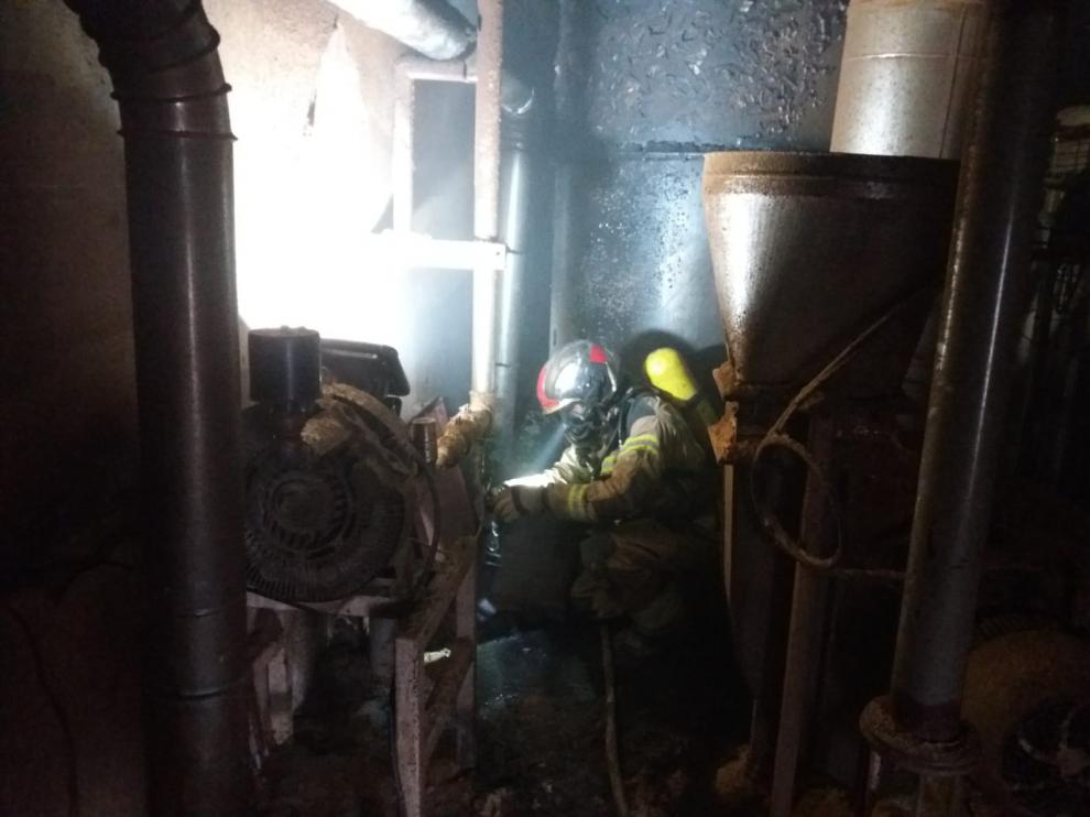 Incendio en una harinera de Tauste.