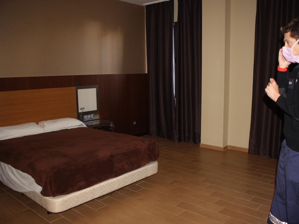 Una habitación del hotel medicalizado en Alcañiz.