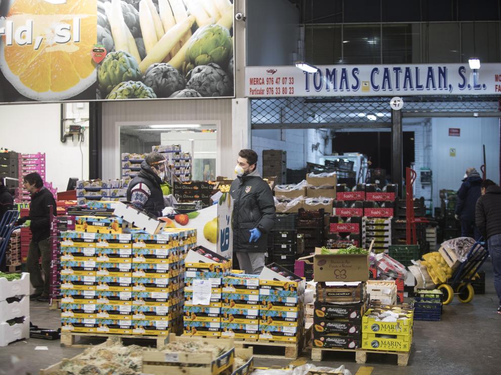Imagen de la nave de fruta y verduras de Mercazaragoza de esta semana.