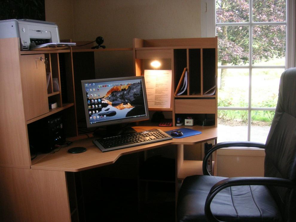 Crear un espacio óptimo de trabajo en casa es fácil siguiendo una serie de características.