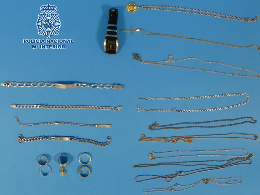 Las joyas recuperadas a los ladrones.