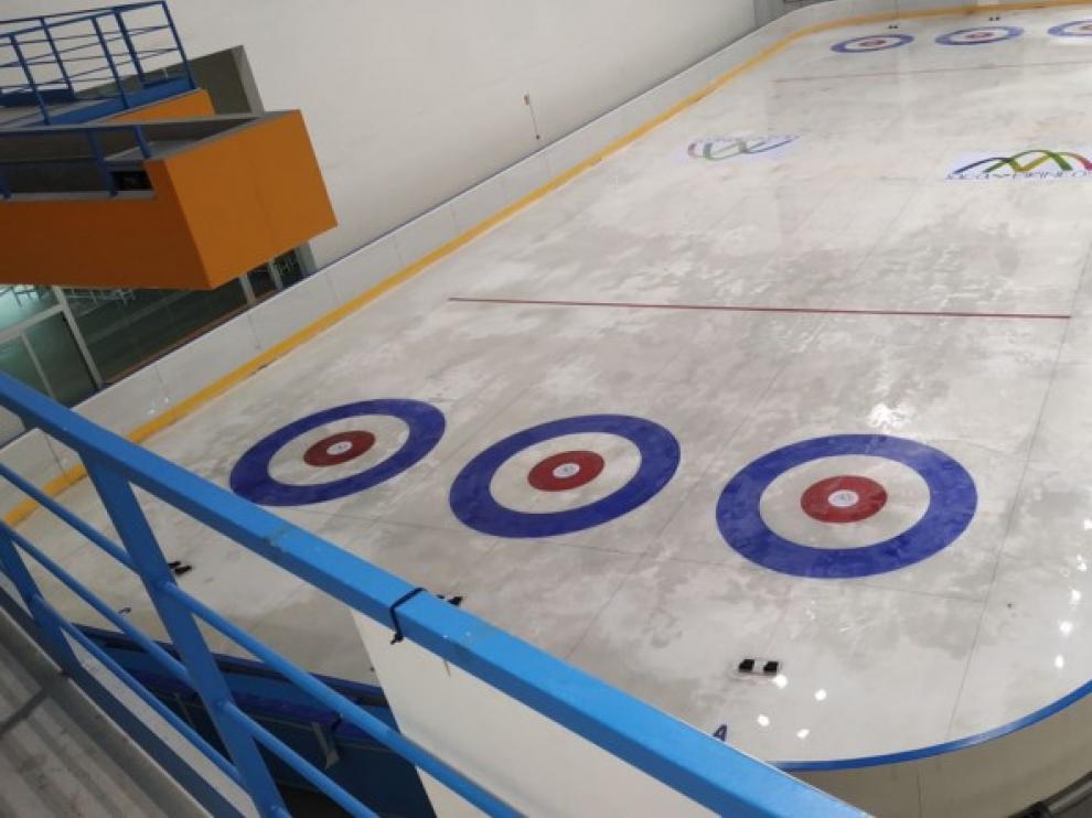 Pista de curling descongelada en Jaca