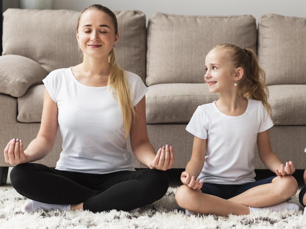El yoga es una buena forma de reforzar los vínculos dentro de la familia.