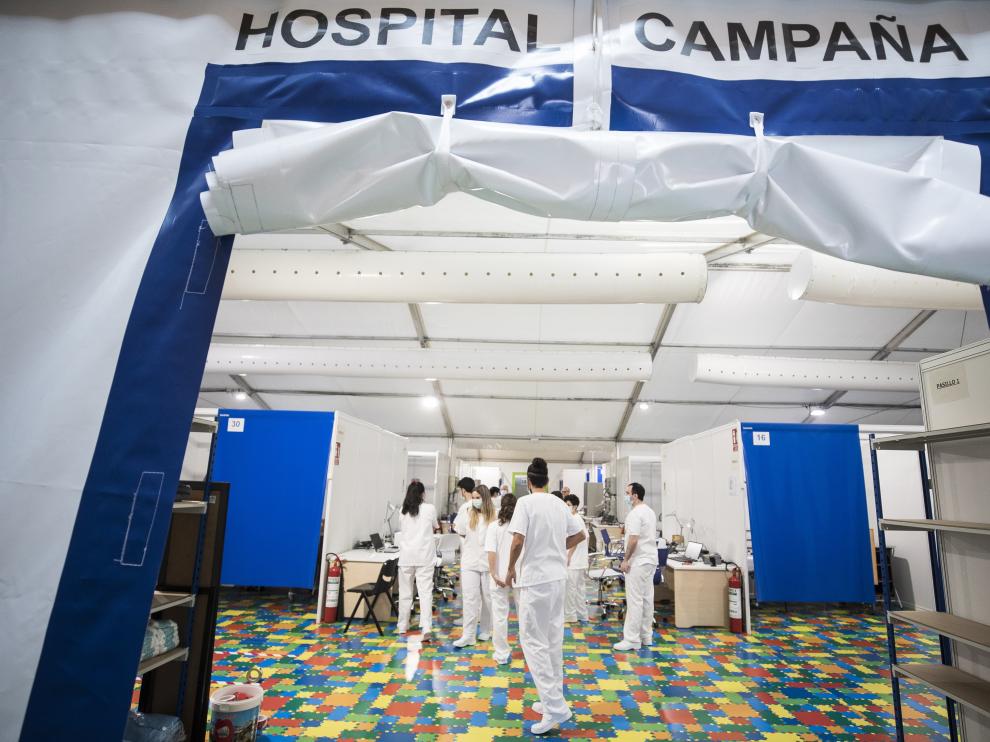 Hospital de campaña en la Multiusos de Zaragoza, en el que ya están listas 35 camas para ser usadas en cualquier momento.