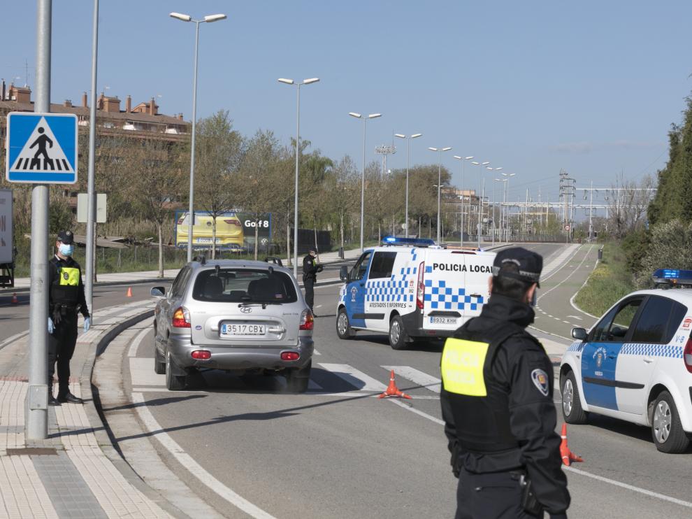 La Policía Local en un control en el interior de la ciudad.