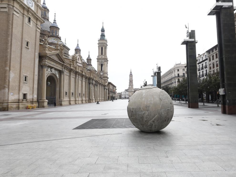 Atípica misa de Domingo de Ramos en el Pilar y calles vacías en los alrededores.