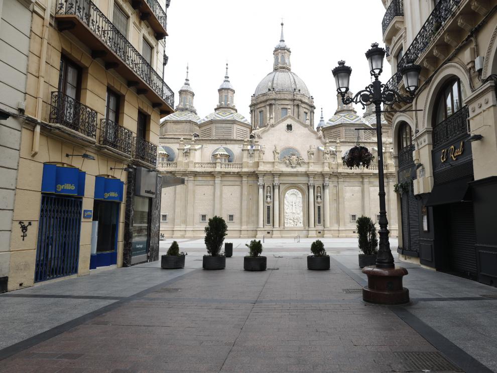 Atípica misa de Domingo de Ramos en el Pilar y calles vacías en los alrededores.