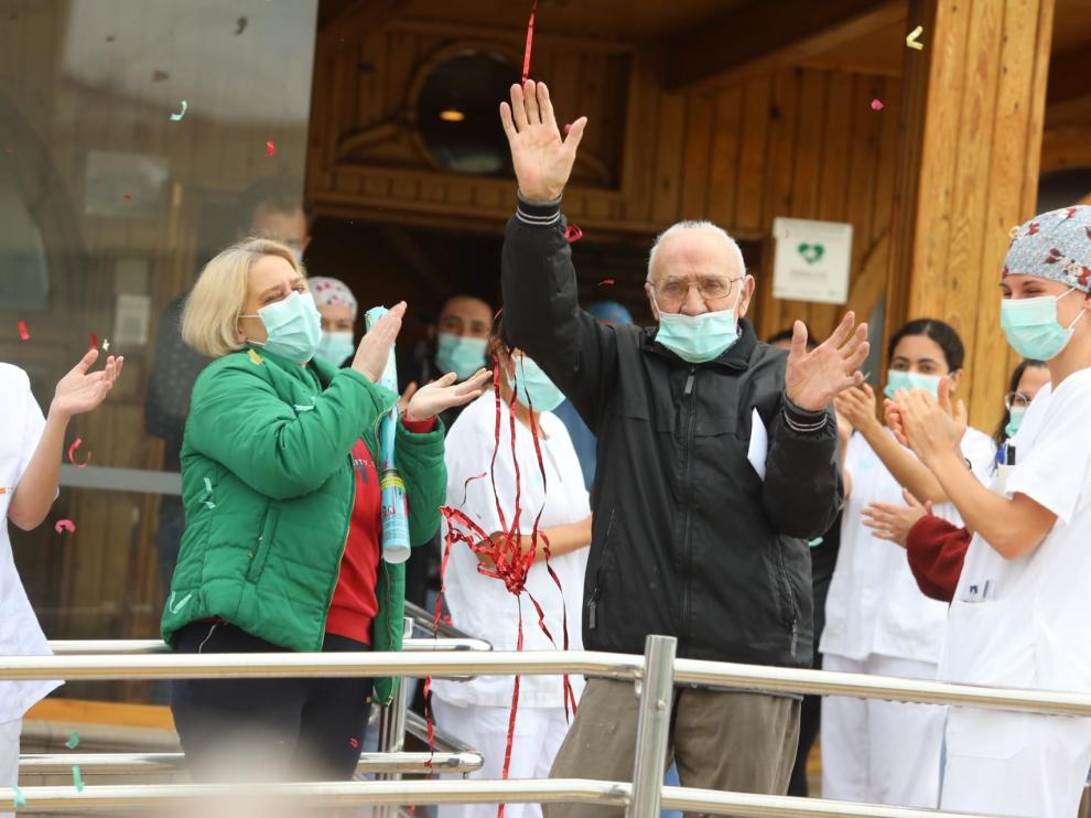 El personal de la residencia La Abubilla de Yéqueda ha celebrado el primer alta de un usuario por coronavirus.