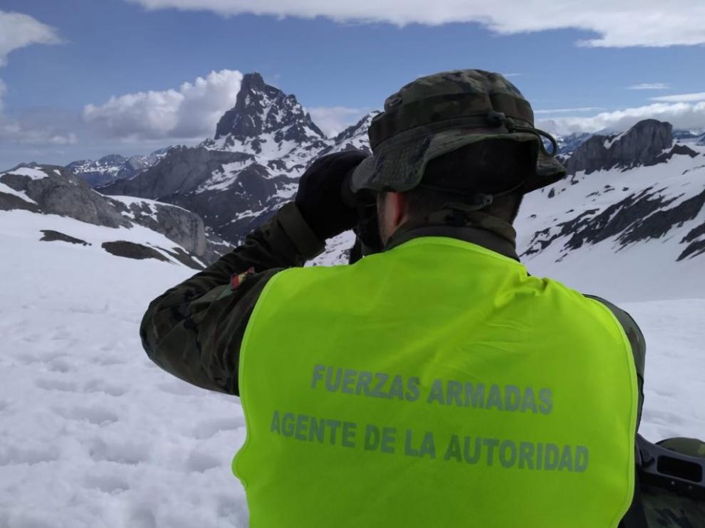 El Ejército vigila esto días los pasos fronterizos naturales del Pirineo oscense.