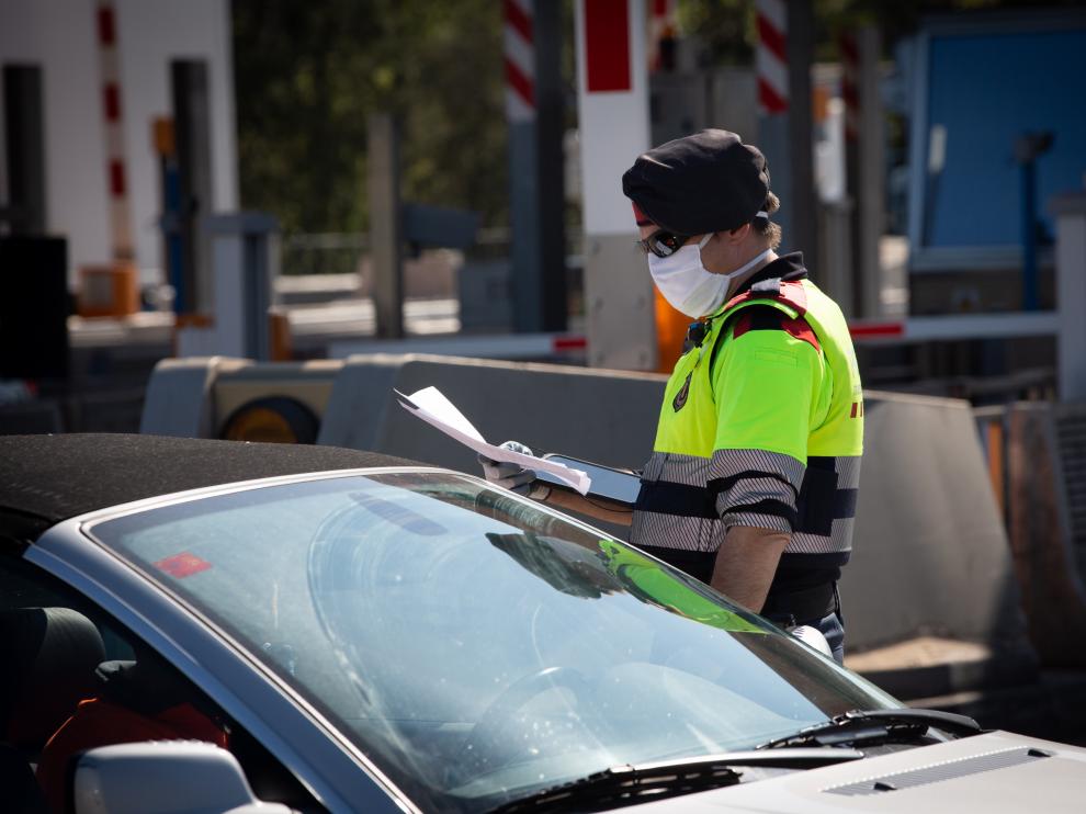 Los Mossos denuncian a 88 familias por ir a segundas residencias.