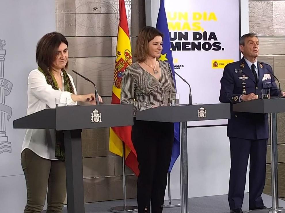 María José Sierra, izquierda, durante la rueda de prensa ofrecida este sábado en la Moncloa.