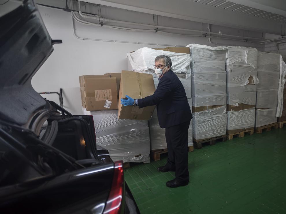 Llegada de las mascarillas enviadas por el Gobierno a Aragón