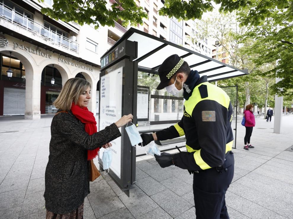 Reparto de mascarillas en Zaragoza