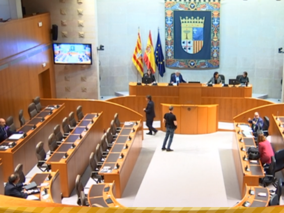 Las Cortes de Aragón refrendan la ayuda a las familias ...