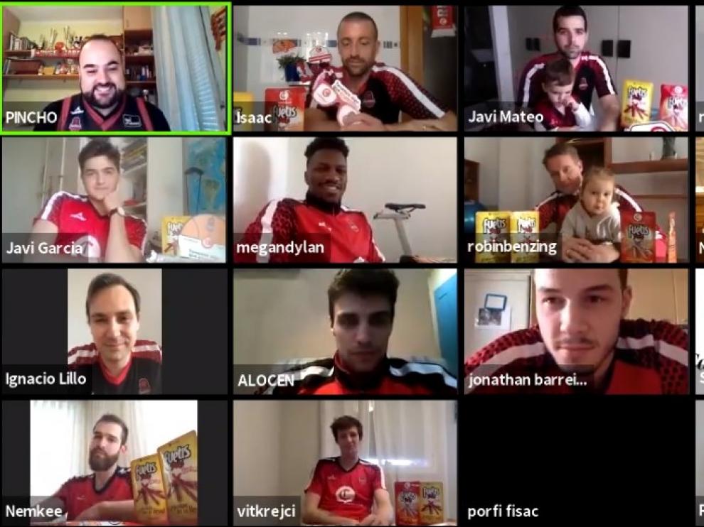 La plantilla del Casademont Zaragoza, reunida telemáticamente.