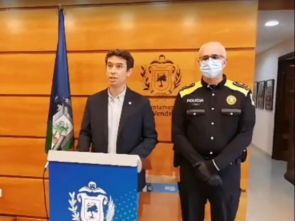 El alcalde de El Vendrell, Kenneth Martínez, ha comparecido junto a la Policía.