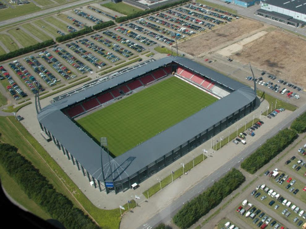 El Midtjylland danés y su plan de autocine junto al estadio para ver