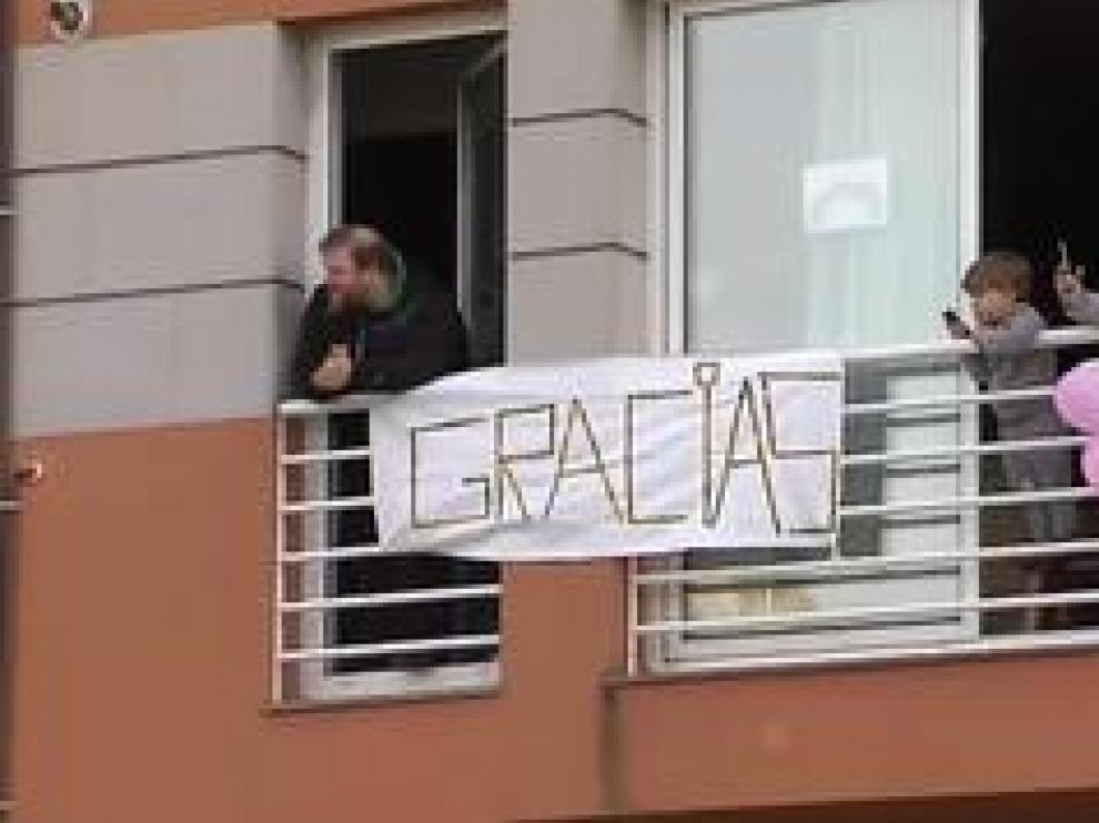 Los niños de hasta 12 años podrán salir a la calle a partir del 27 de mayo. Pero serán salidas muy limitadas y puntuales. Todavía no hay detalles exactos de cómo funcionarán, pero sí se sabe que serán condiciones estrictas para evitar nuevos contagios. Quizá en grupos de hasta tres personas, de la mano de un adulto, por un máximo de 30 minutos y sólo alrededor del domicilio familiar.