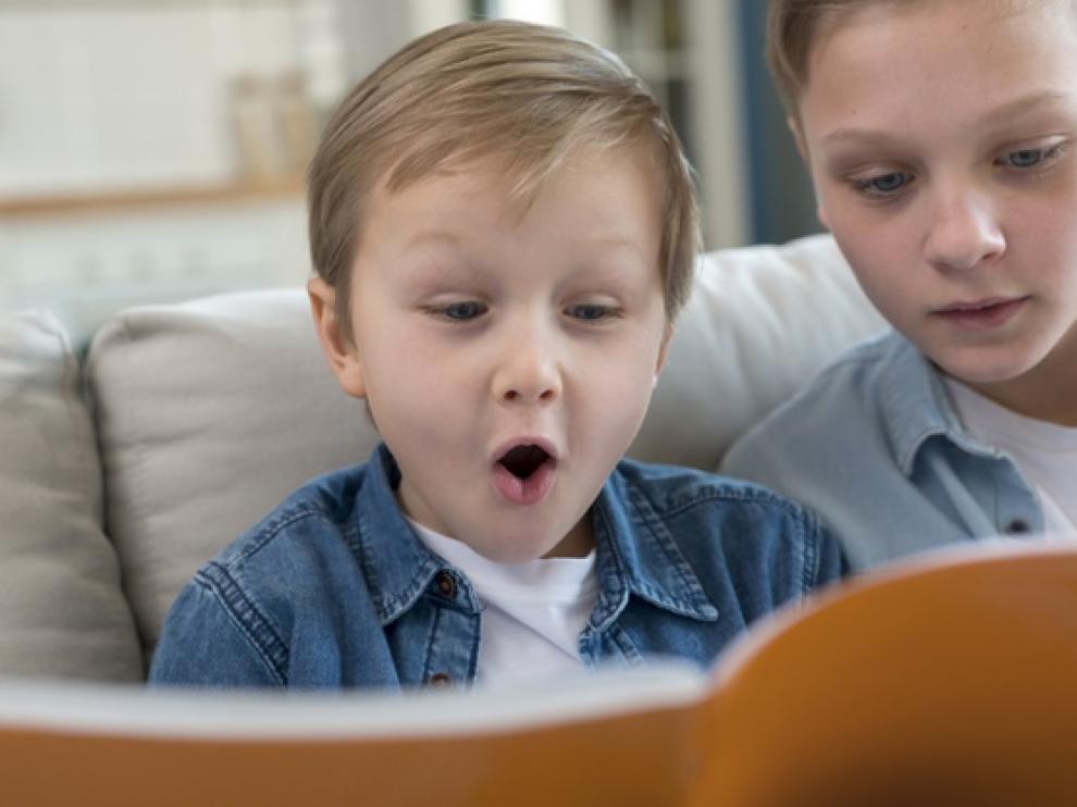 La pasión por la lectura se puede inculcar desde pequeños.