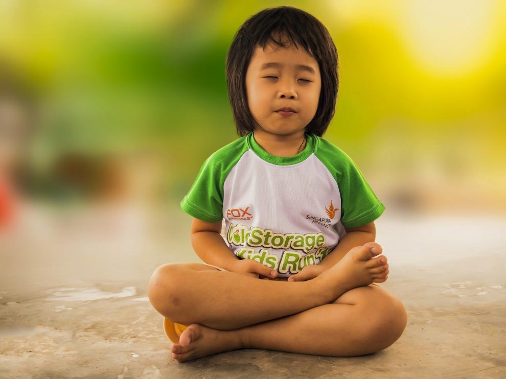 El yoga es muy útil para fortalecer el vínculo entre padres e hijos y favorecer la comunicación entre los diferentes miembros de la familia.