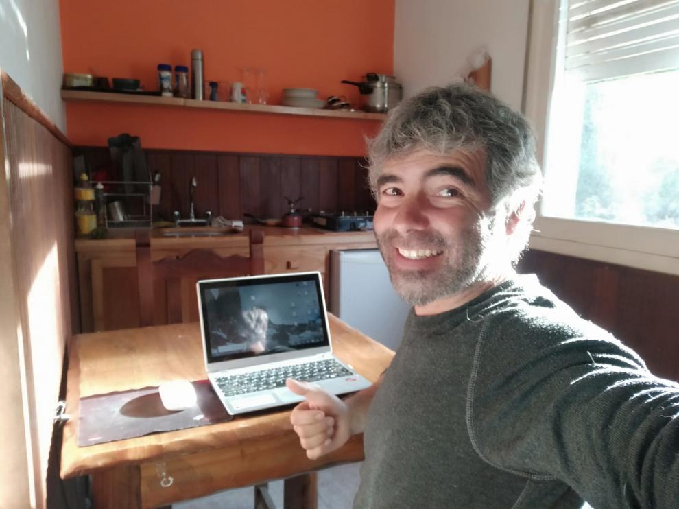 Daniel Zaragoza, escritor confinado en la Patagonia