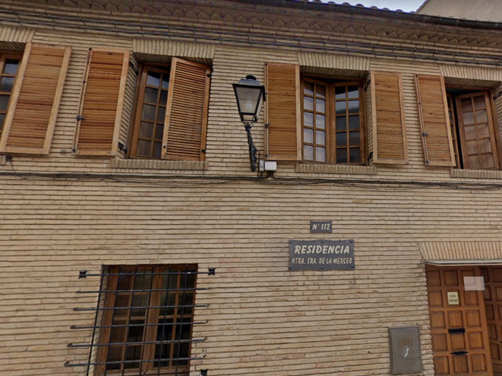 Fachada de la residencia oscense La Merced.