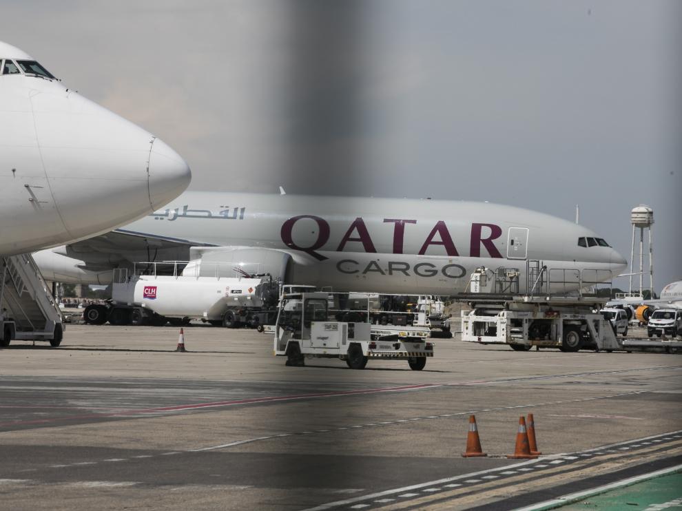 Un Boeing 777 de Qatar Airways, a su llegada este sábado al mediodía al aeropuerto de Zaragoza, procedente de Doha.