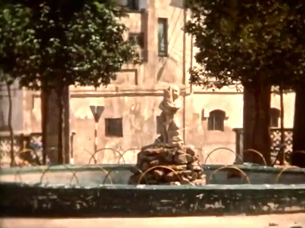 Imagen sacada de un vídeo de la fuente y la escultura de Paco Rallo