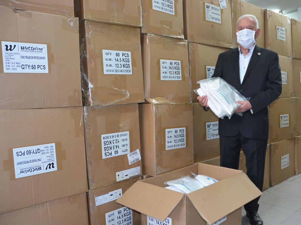 El Consejo General de Enfermería adquiere y distribuye a los profesionales sanitarios de toda España 5.000 trajes EPI y 200.000 mascarillas FFP2