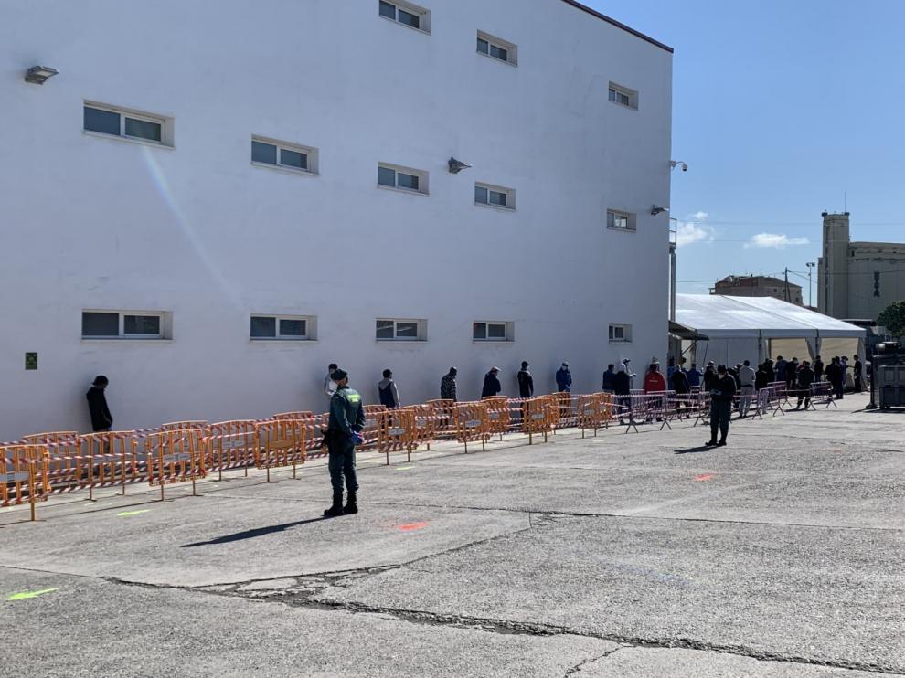 Los trabajadores del matadero de Fribin, en Binéfar, se han sometido este martes a test de coronavirus.