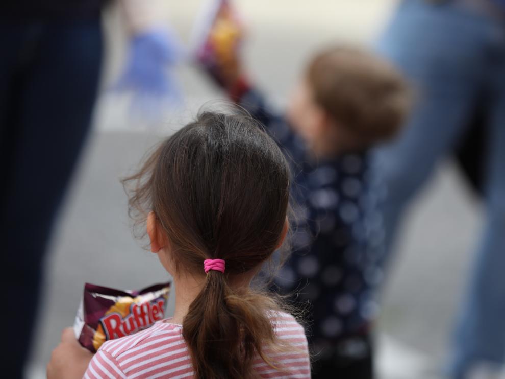 Niños jugando en la calle.